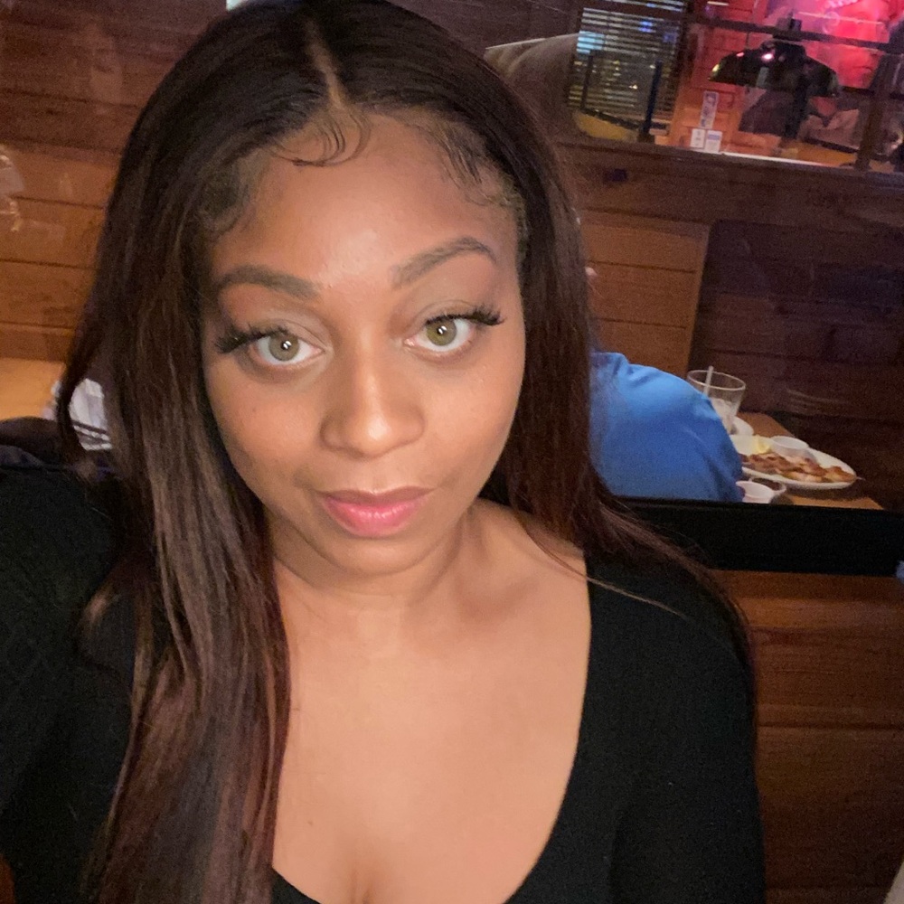 Meet your Posher, Chanel